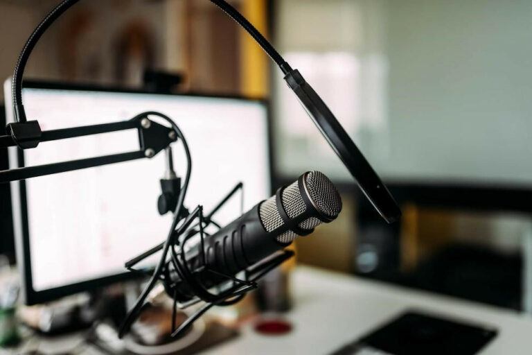 Podcasting vs Vlogging – What Is The Difference